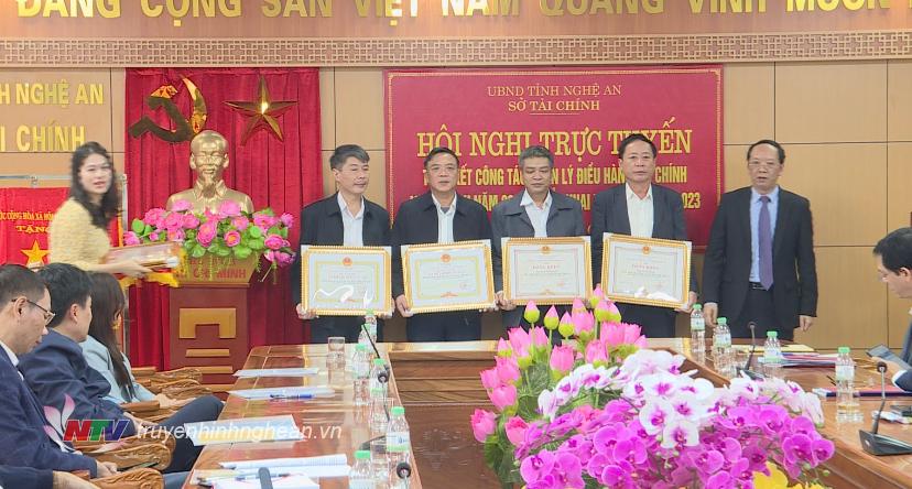 Bang khen tinh