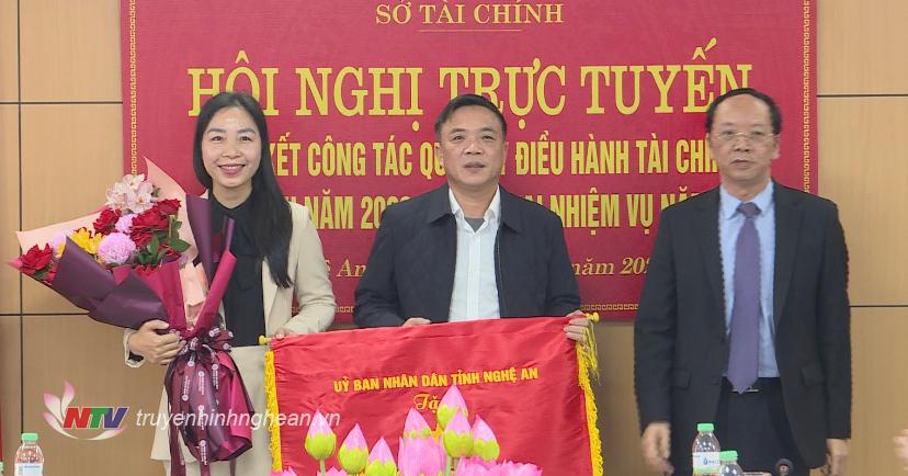 Co thi dua tinh