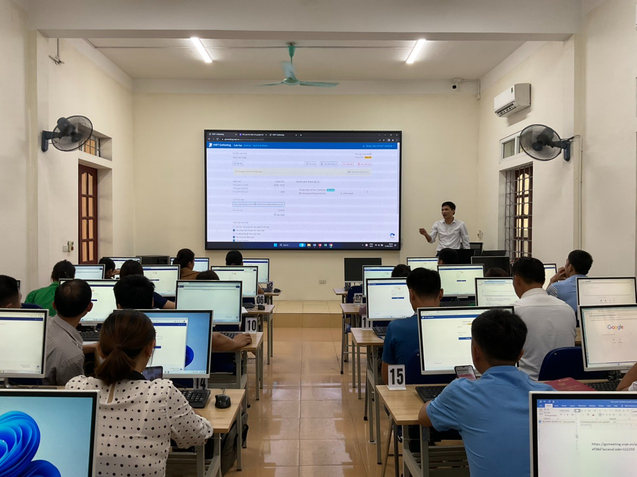 Lớp bồi dưỡng kỹ năng vận hành nền tảng họp trực tuyến Make in Vietnam (VNGoMet) cho công chức cấp xã năm 2023